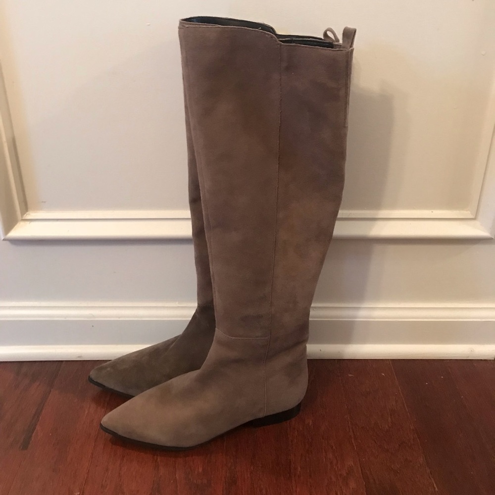 Authentic Marc Fisher Suede 👢